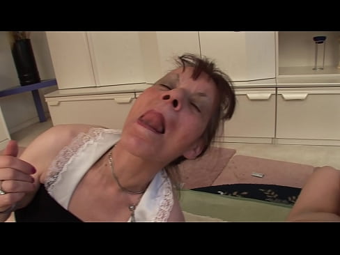 ❤️ Dúas avoas e un avó fan un trío ️ Vídeo anal na pornografía gl.wassell.ru ❌️