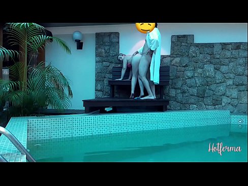 ❤️ O xefe invita a criada á piscina, pero non puido resistirse a un quente ️ Vídeo anal na pornografía gl.wassell.ru ❌️