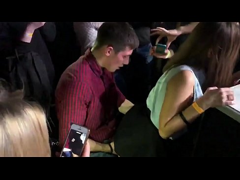 ❤️ Sexo real nunha discoteca rusa. Moza rusa de 18 anos no ano e na vaxina follada nunha discoteca ️ Vídeo anal na pornografía gl.wassell.ru ❌️