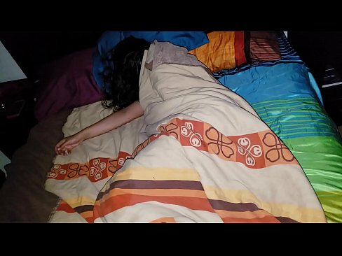 ❤️ Fillastro reprendendo á súa nova madrasta mentres ela dorme. ️ Vídeo anal na pornografía gl.wassell.ru ❌️