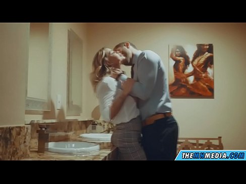 ❤️ Cando unha loura tetona seduce nun baño público ️ Vídeo anal na pornografía gl.wassell.ru ❌️